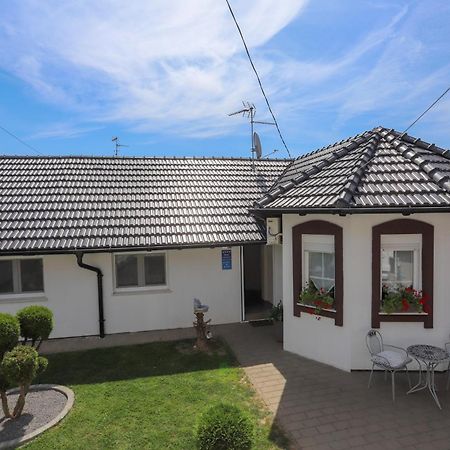 Apartman Veronika Ðakovo Exterior foto